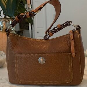 Coach Tan Leather Shoulder Bag. 10X7   9”height of strap .excellent condition
